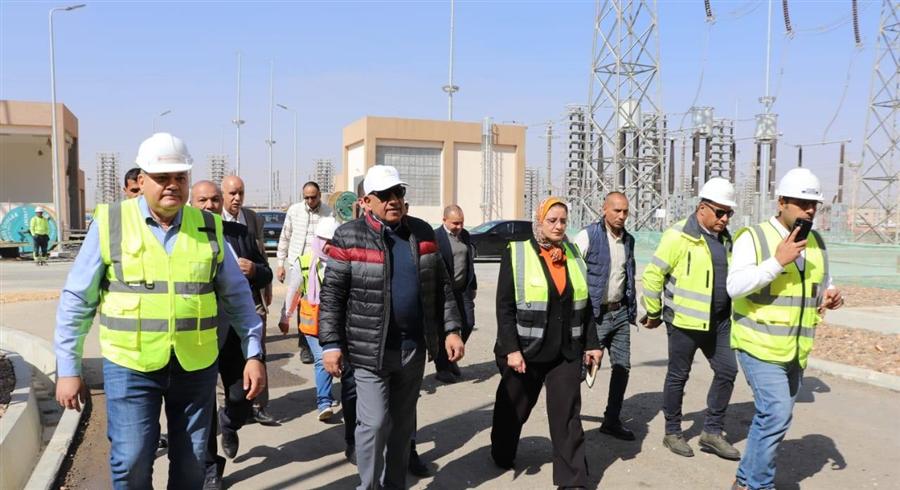 وزير الكهرباء يتفقد محطة الربط الكهربائي المصري السعودي بمدينة بدر